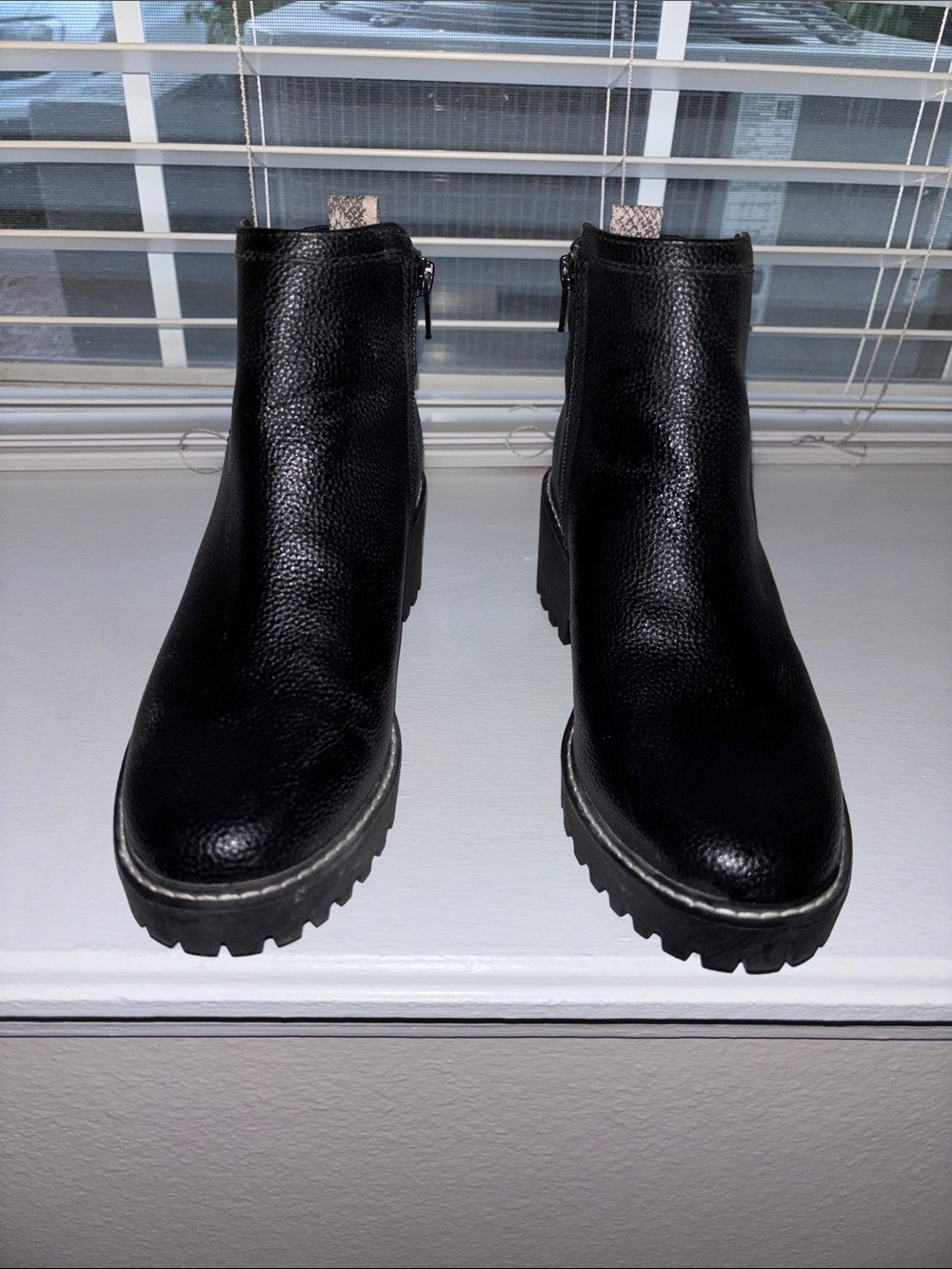 Black Women's Chunky Chelsea Boot